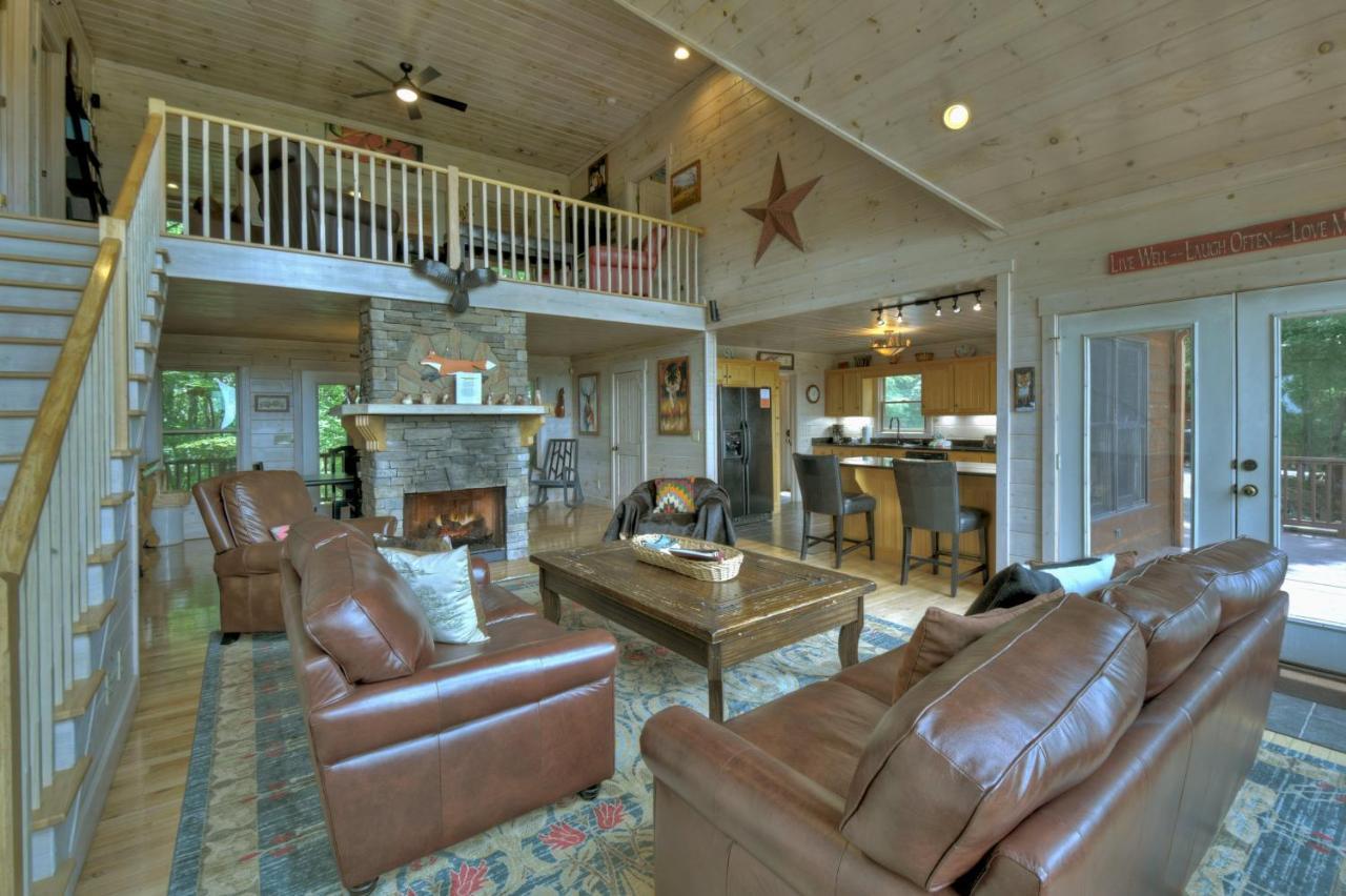 Villa Champagne Chalet - Cuddleup à Morganton Extérieur photo